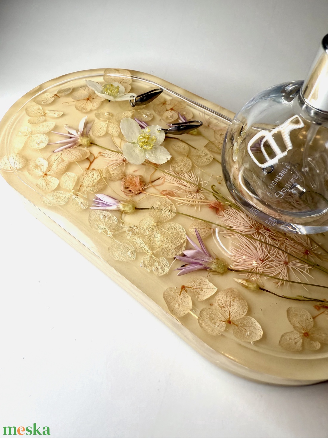 Epoxy ékszertartó szárított virágokkal - ékszer - ékszertartó - ékszerdoboz - Meska.hu