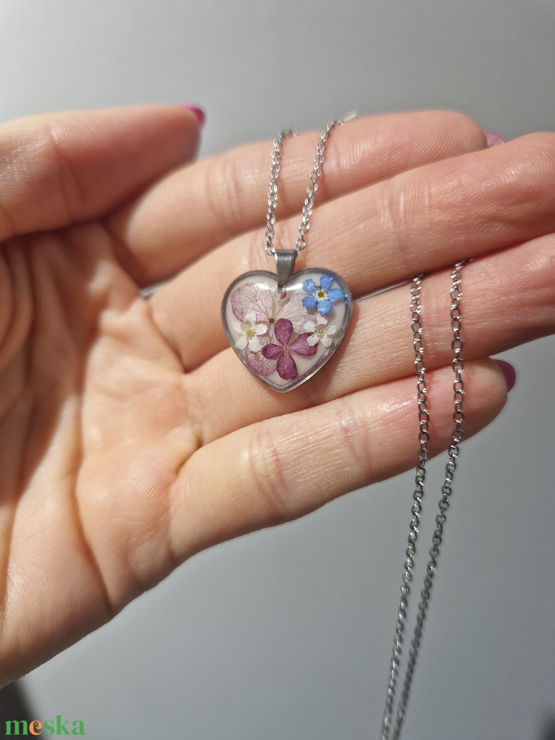 Nemesacél nyaklánc virágokkal +ajándék jesmonite szív tál - ékszer - nyaklánc - medálos nyaklánc - Meska.hu Nemesacél nyaklánc virágokkal +ajándék jesmonite szív tál - ékszer - nyaklánc - medálos nyaklánc - Meska.hu