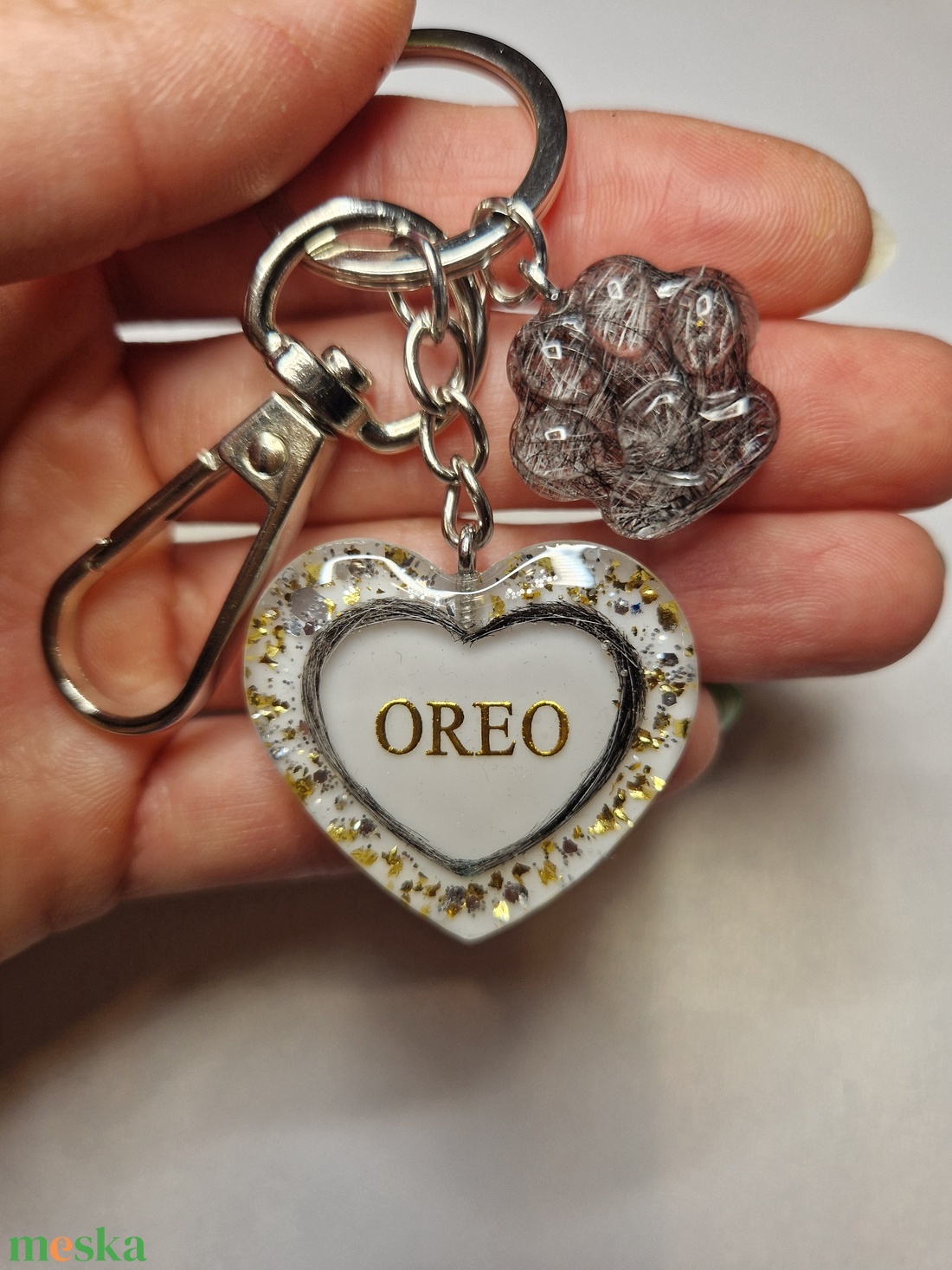 Emlékőrző kulcstartó kiskedvenced szőréből - ékszer - ékszerszett - Meska.hu