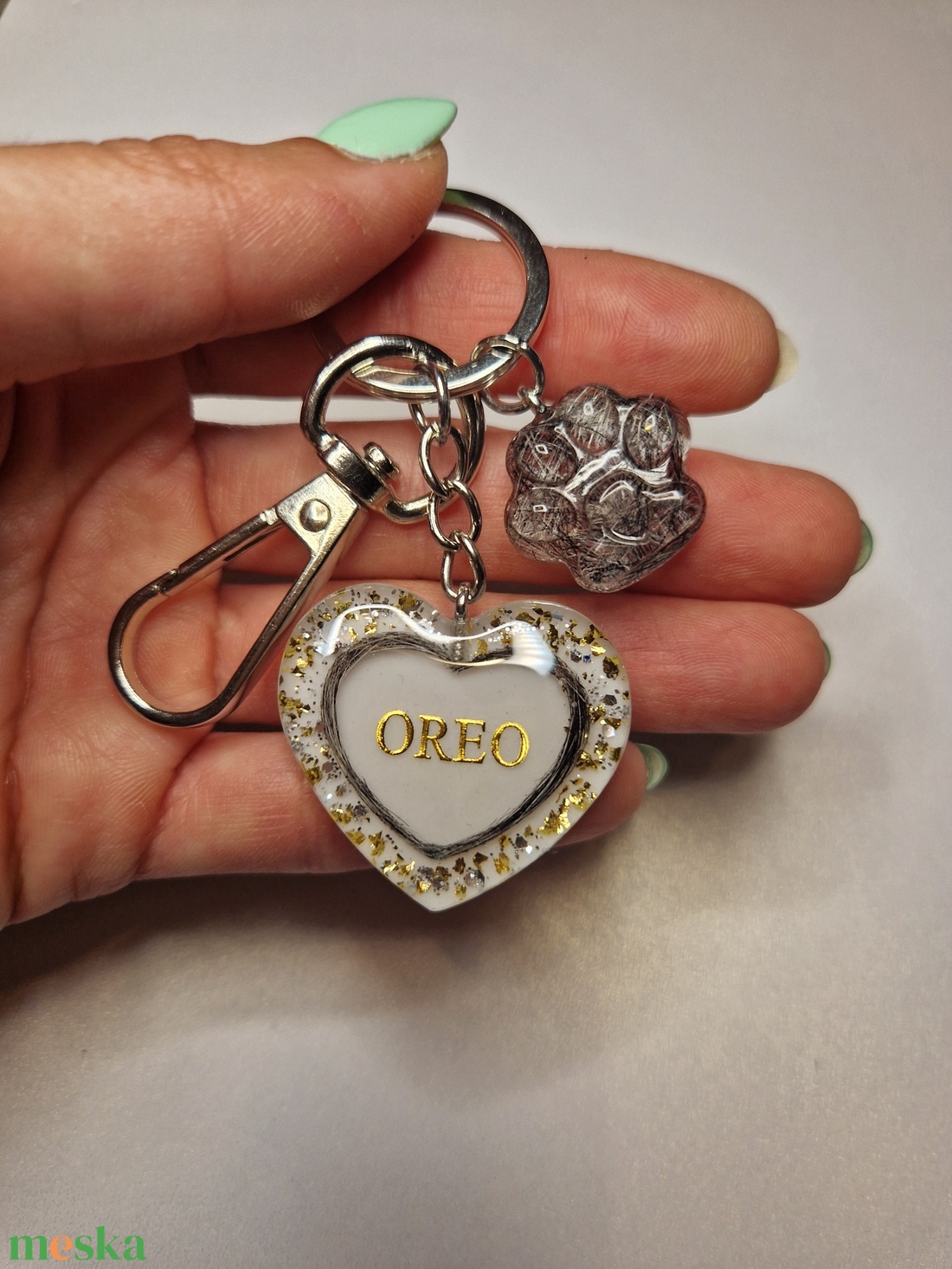 Emlékőrző kulcstartó kiskedvenced szőréből - ékszer - ékszerszett - Meska.hu