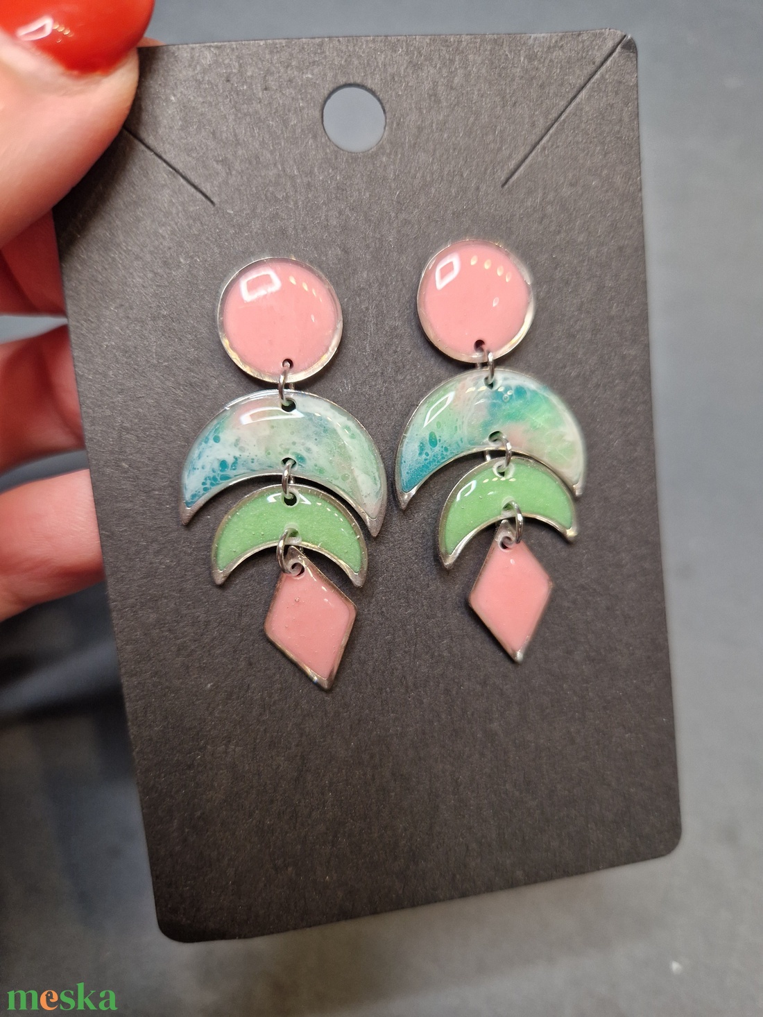 Zöld pink nemesacél fülbevaló - ékszer - fülbevaló - lógó fülbevaló - Meska.hu Zöld pink nemesacél fülbevaló - ékszer - fülbevaló - lógó fülbevaló - Meska.hu