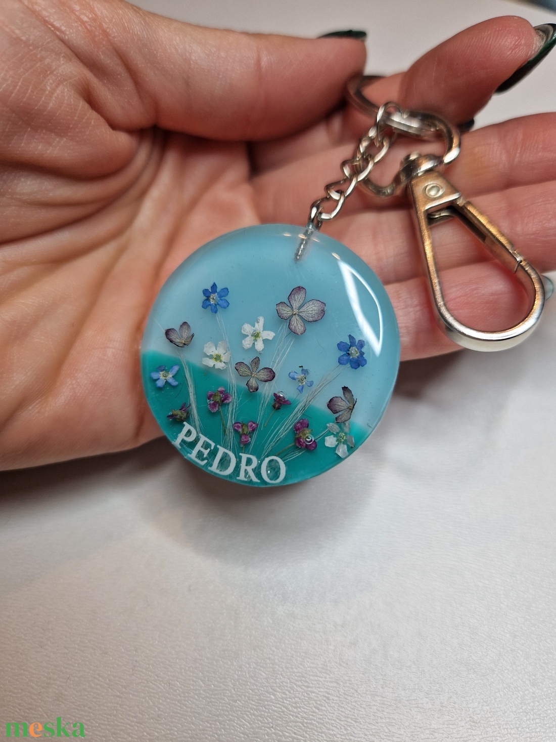 Hajtincses emlékőrző kulcstartó virágos névvel   - ékszer - ékszerszett - Meska.hu