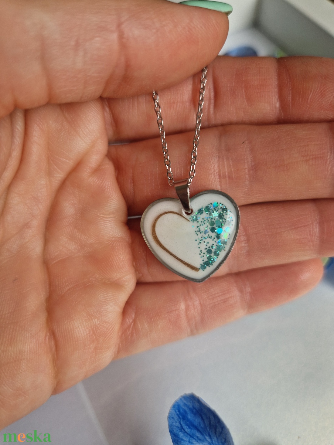 Hajtincses szív alakú emlékőrző nemesacél nyaklánc - ékszer - ékszerszett - Meska.hu