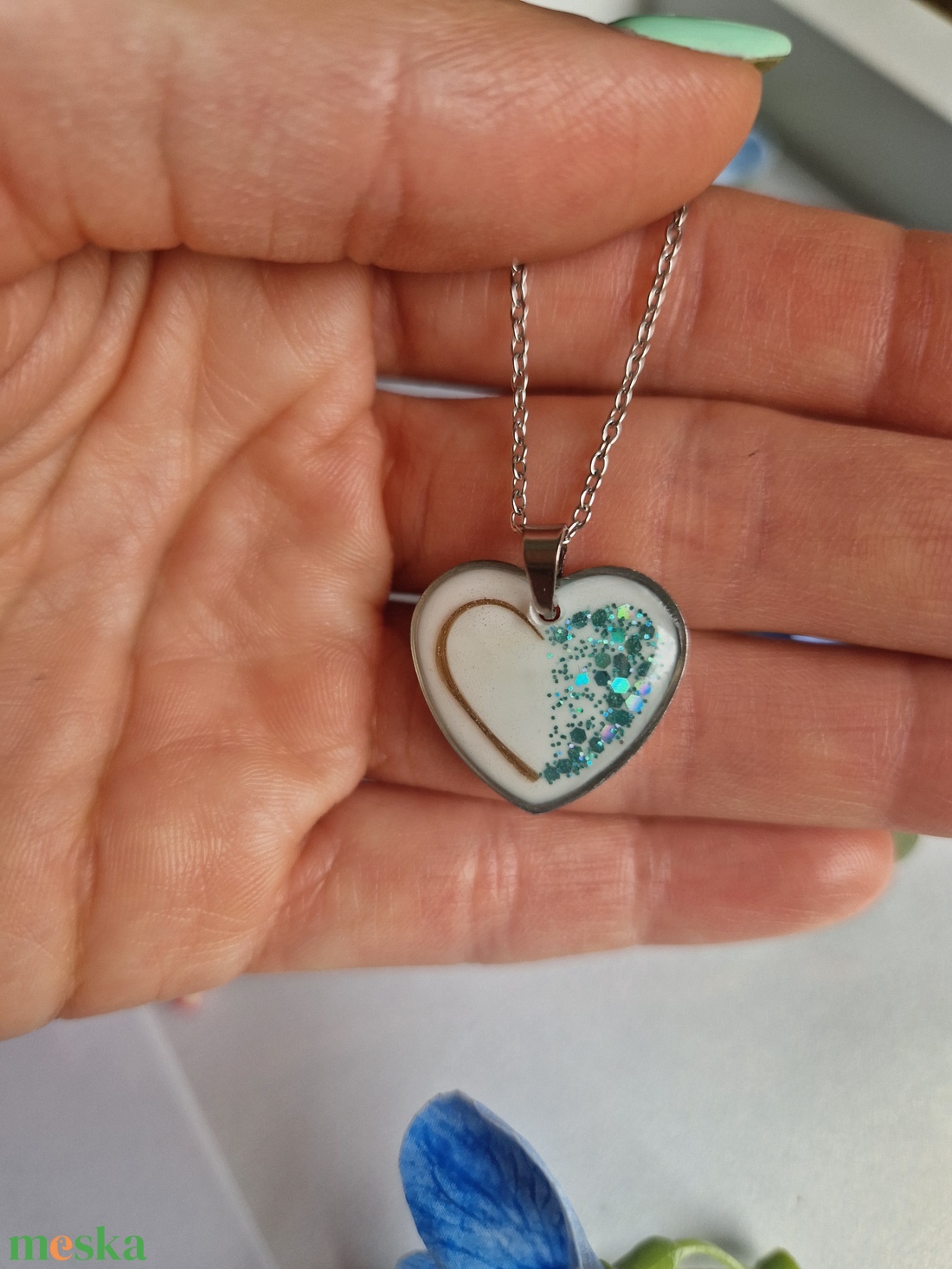 Hajtincses szív alakú emlékőrző nemesacél nyaklánc - ékszer - ékszerszett - Meska.hu
