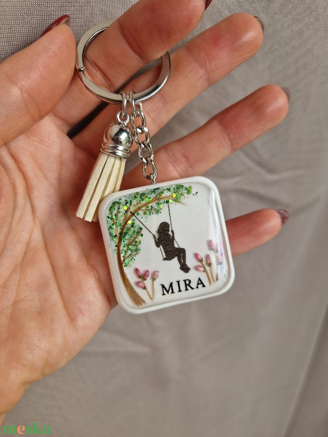 Hajtincses emlékőrző hintás kulcstartó - ékszer - ékszerszett - Meska.hu Hajtincses emlékőrző hintás kulcstartó - ékszer - ékszerszett - Meska.hu