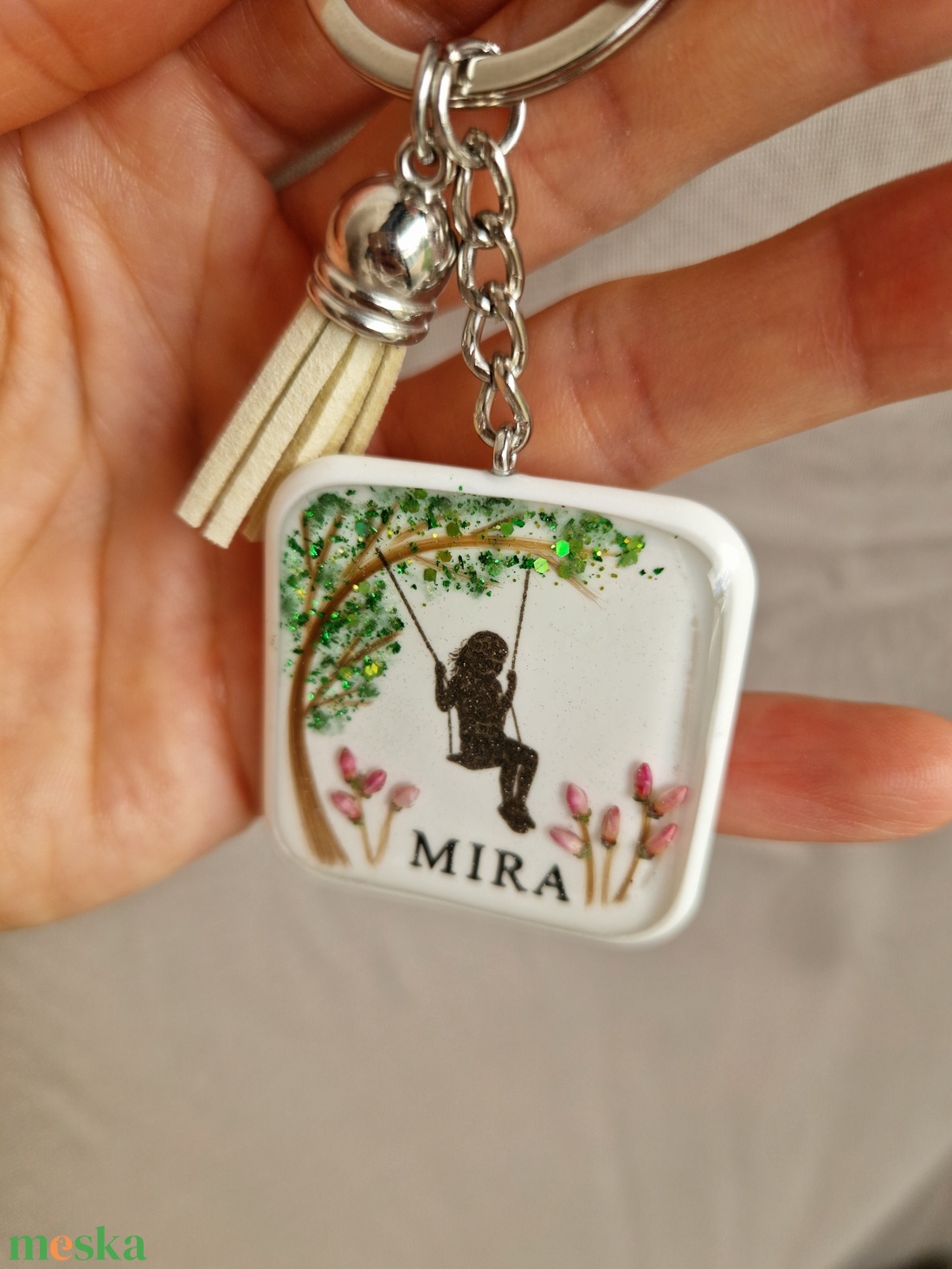 Hajtincses emlékőrző hintás kulcstartó - ékszer - ékszerszett - Meska.hu Hajtincses emlékőrző hintás kulcstartó - ékszer - ékszerszett - Meska.hu