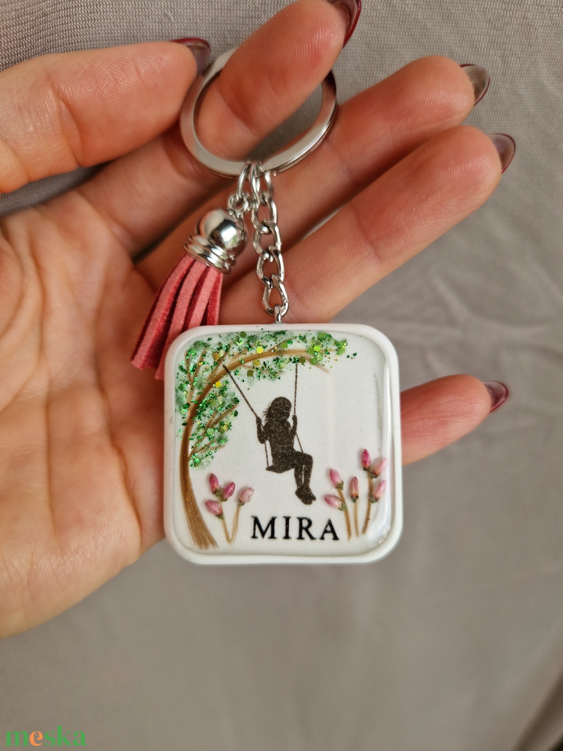 Hajtincses emlékőrző hintás kulcstartó - ékszer - ékszerszett - Meska.hu Hajtincses emlékőrző hintás kulcstartó - ékszer - ékszerszett - Meska.hu