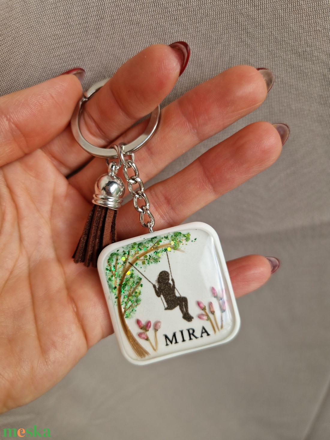 Hajtincses emlékőrző hintás kulcstartó - ékszer - ékszerszett - Meska.hu Hajtincses emlékőrző hintás kulcstartó - ékszer - ékszerszett - Meska.hu