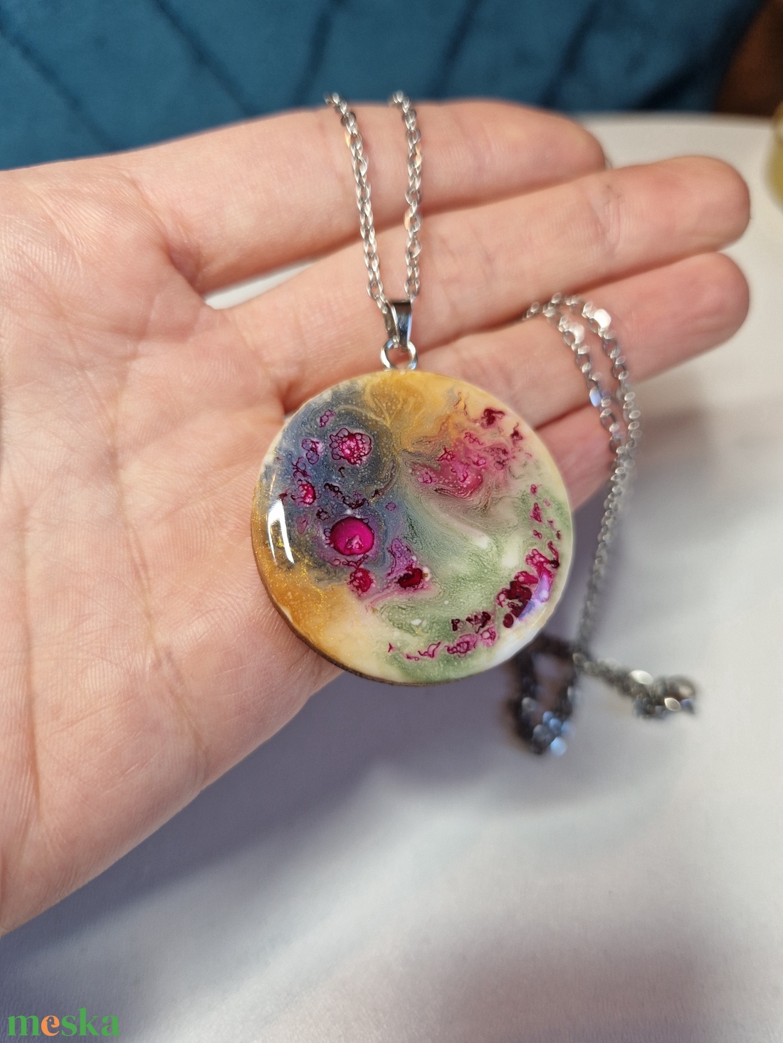 Misztikus epoxy nyaklánc - ékszer - nyaklánc - medálos nyaklánc - Meska.hu