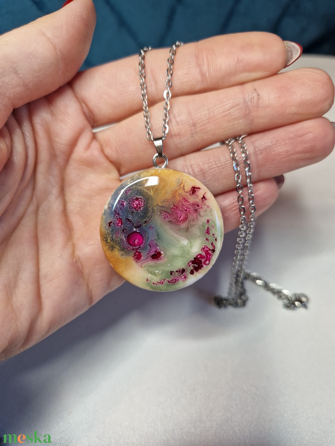 Misztikus epoxy nyaklánc - ékszer - nyaklánc - medálos nyaklánc - Meska.hu