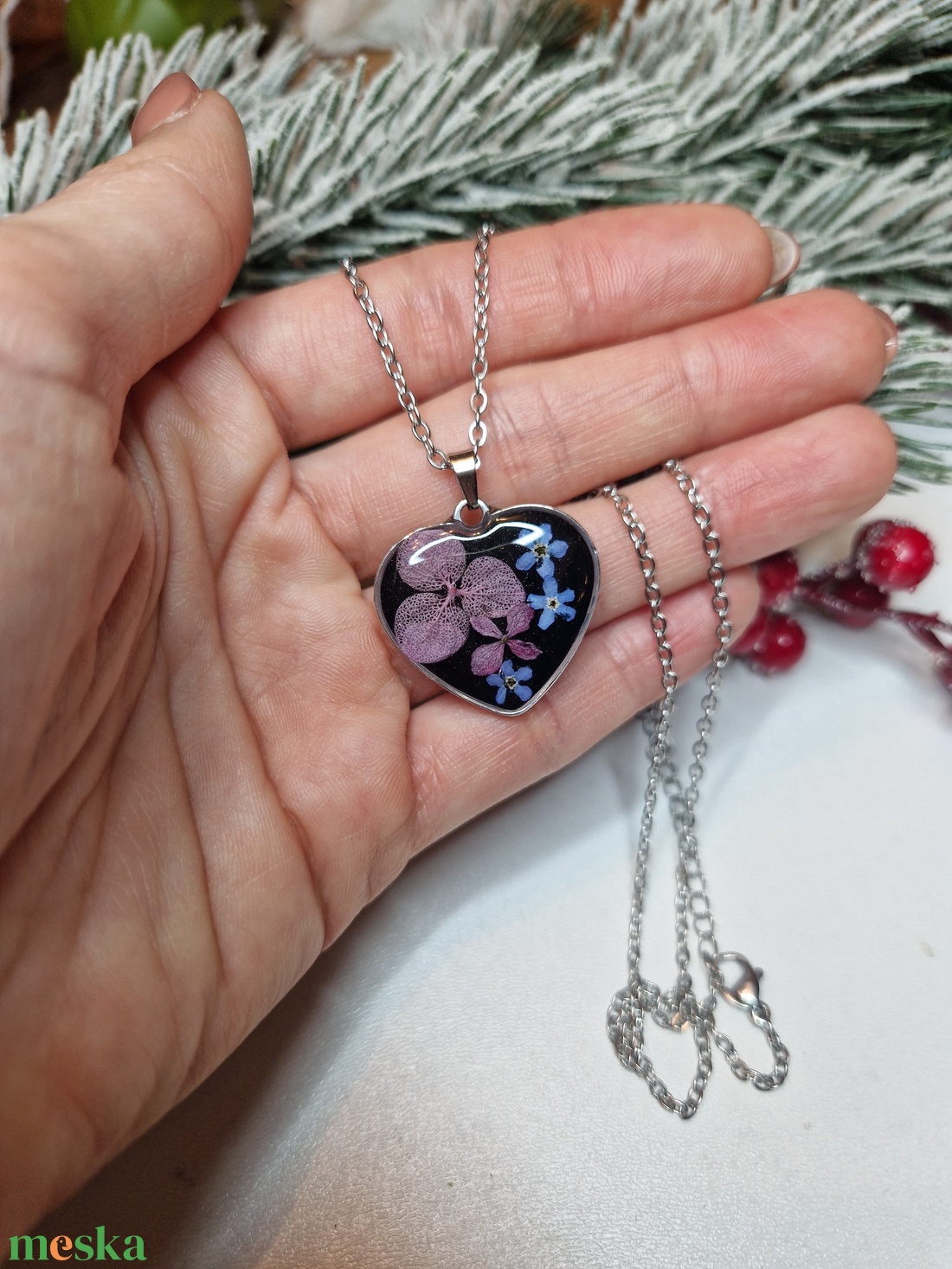 Nemesacél nyaklánc virágokkal +ajándék jesmonite szív tál - ékszer - nyaklánc - medálos nyaklánc - Meska.hu