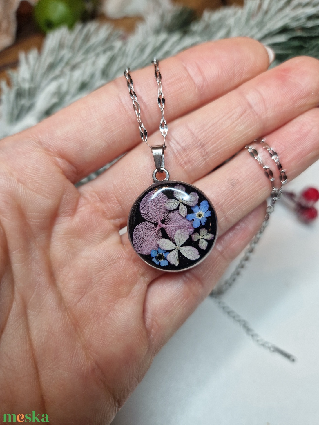 Nemesacél nyaklánc virágokkal +ajándék jesmonite szív tál - ékszer - nyaklánc - medálos nyaklánc - Meska.hu