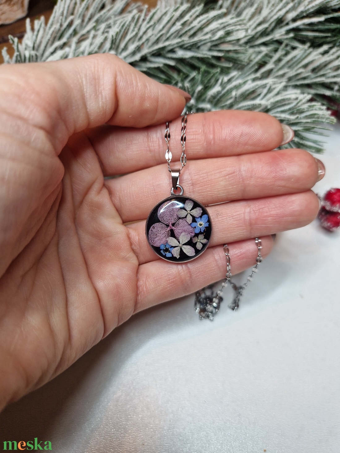 Nemesacél nyaklánc virágokkal +ajándék jesmonite szív tál - ékszer - nyaklánc - medálos nyaklánc - Meska.hu