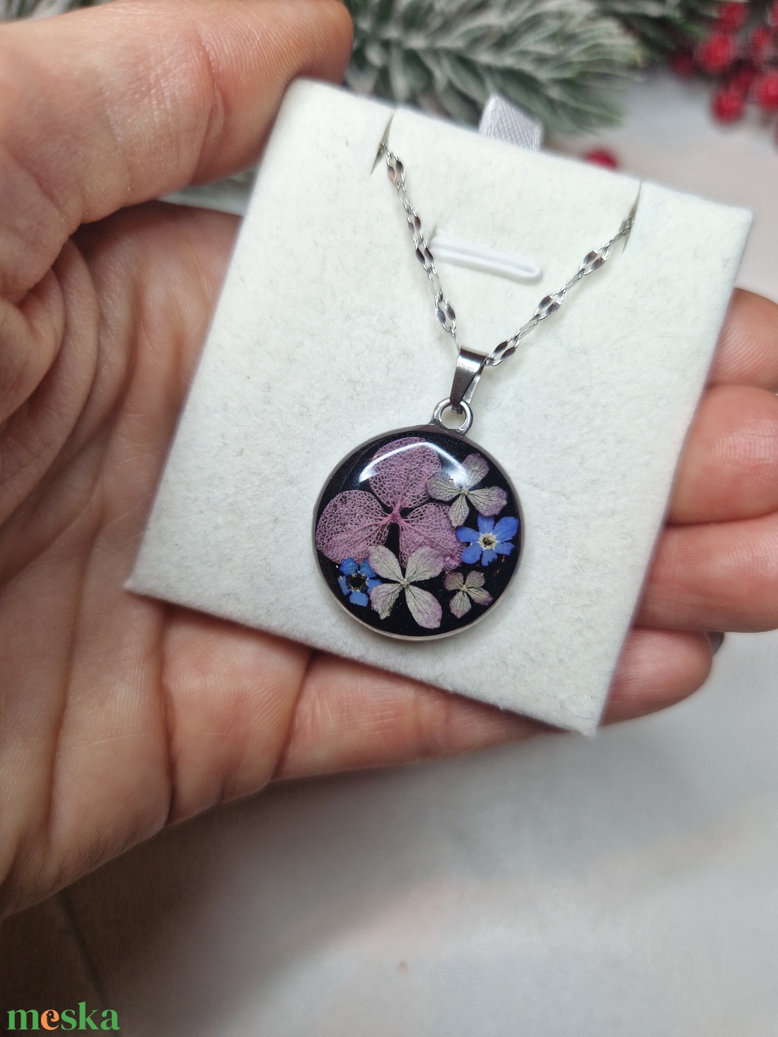 Nemesacél nyaklánc virágokkal +ajándék jesmonite szív tál - ékszer - nyaklánc - medálos nyaklánc - Meska.hu