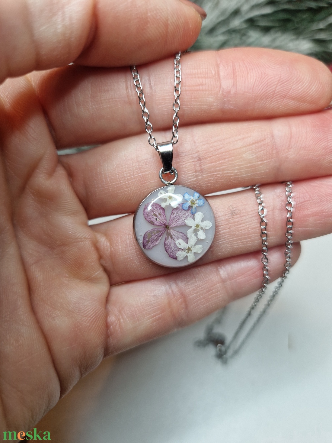 Nemesacél nyaklánc hortenzia és nefelejcs virággal - ékszer - nyaklánc - medálos nyaklánc - Meska.hu