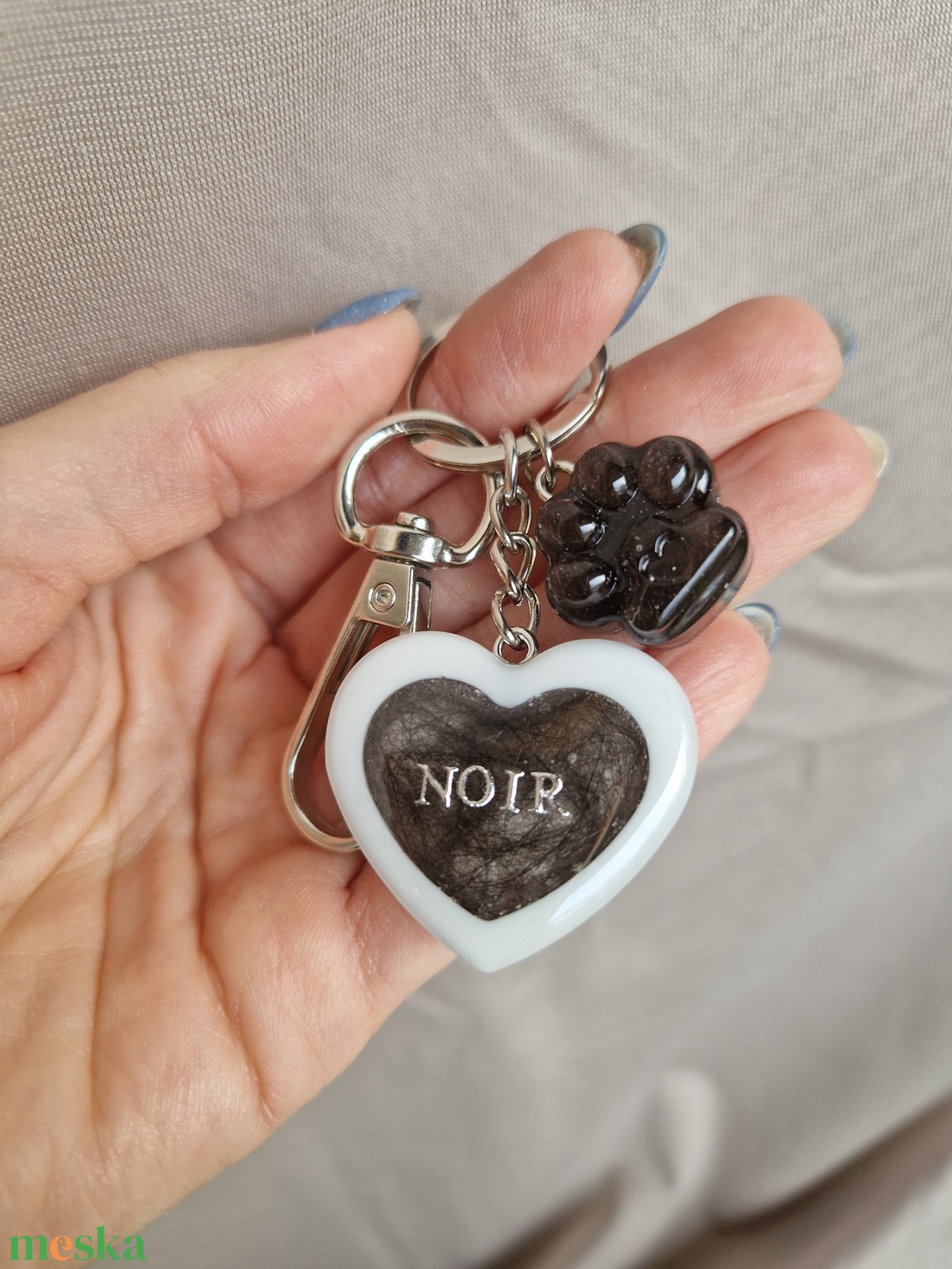 Emlékőrző kulcstartó kiskedvenced szőréből - ékszer - ékszerszett - Meska.hu