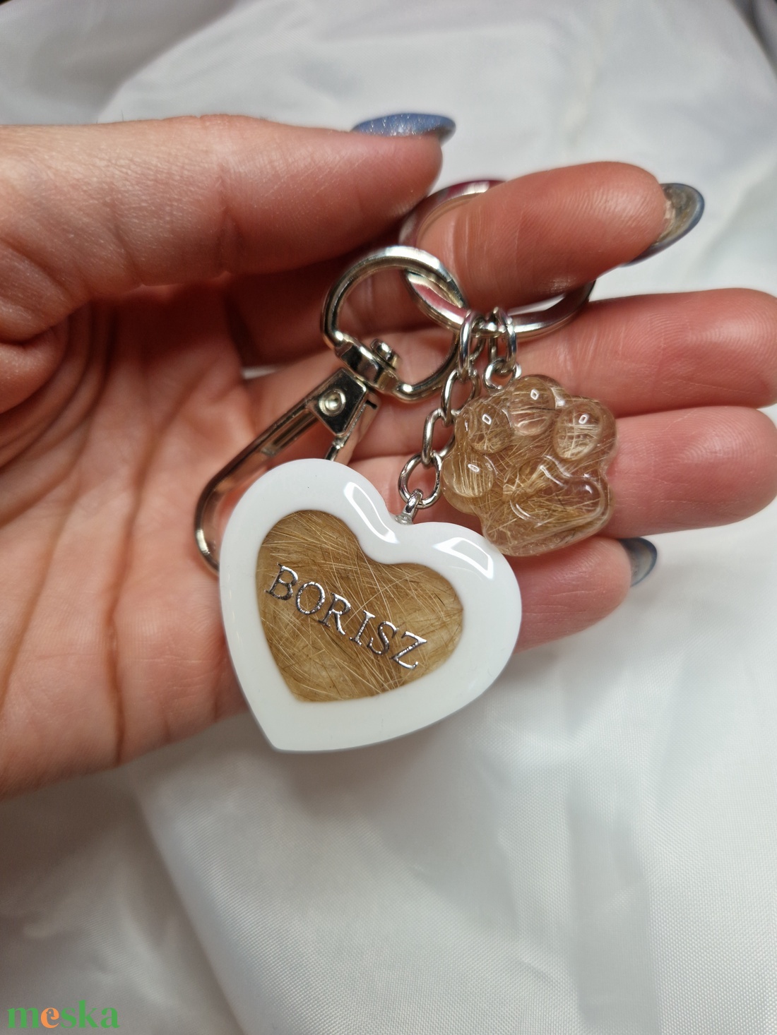 Emlékőrző kulcstartó kiskedvenced szőréből - ékszer - ékszerszett - Meska.hu