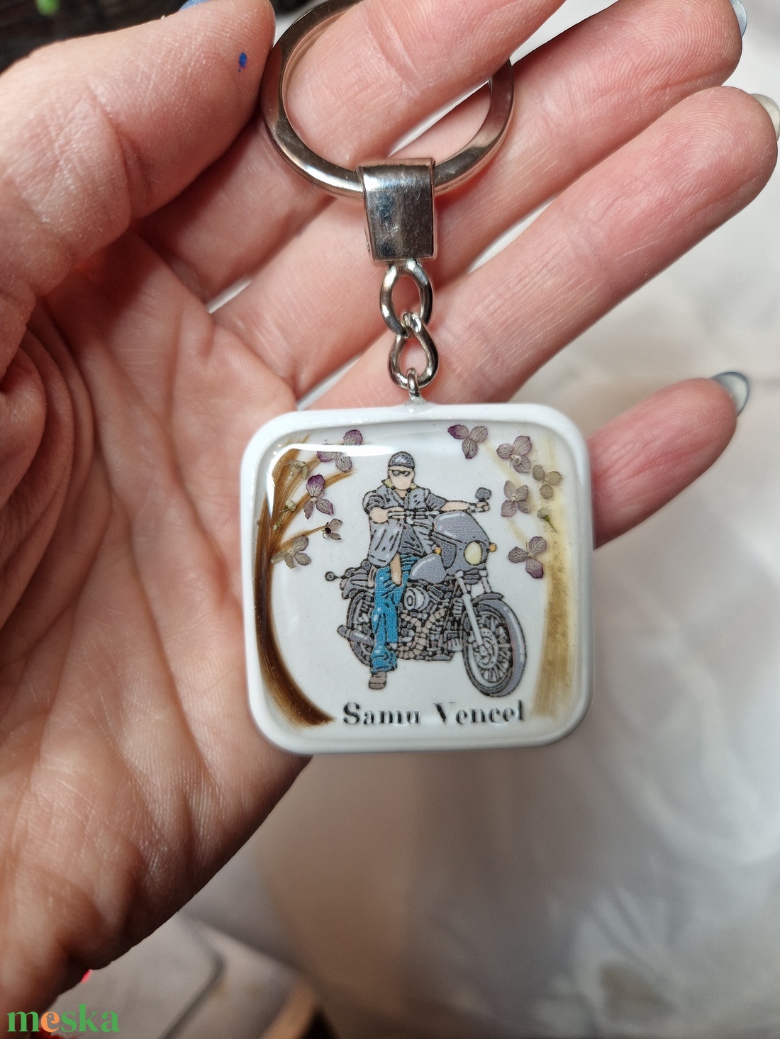 Hajtincses emlékőrző motoros kulcstartó személyreszabható - ékszer - ékszerszett - Meska.hu