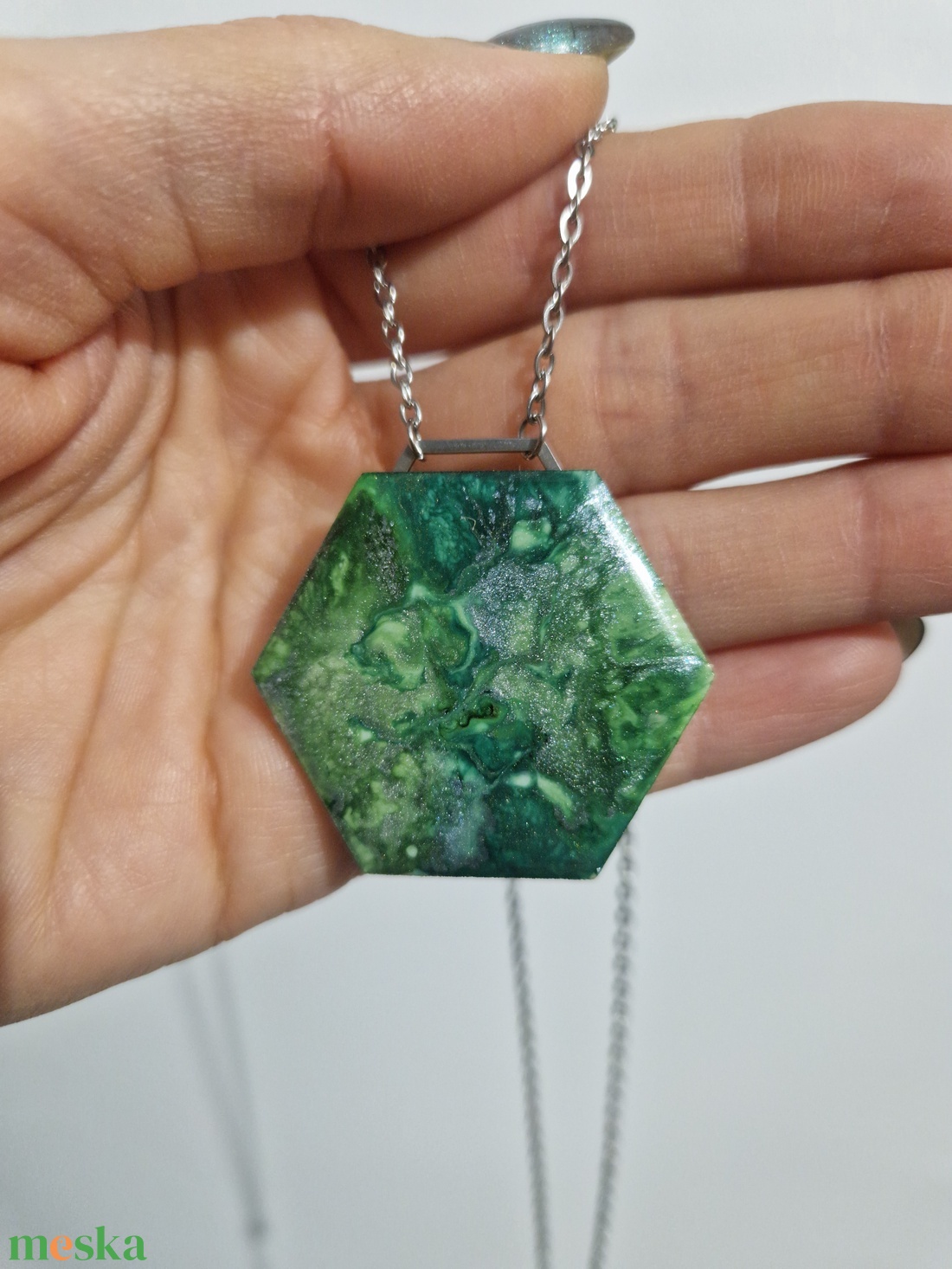 Fa alapon epoxy, nemesacél lánccal - ékszer - nyaklánc - medálos nyaklánc - Meska.hu