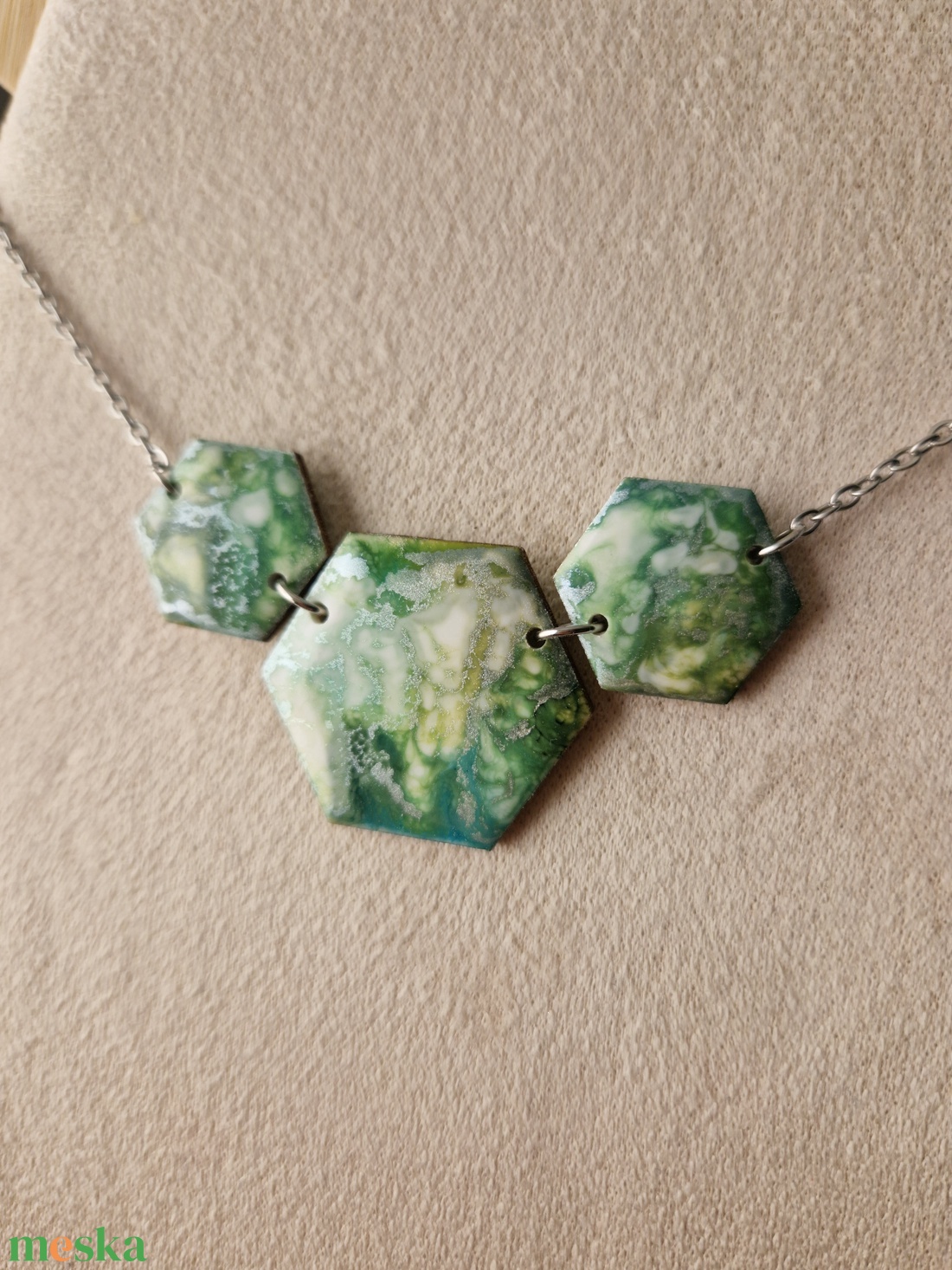Pisztácia zöld ezüst hexa nyaklánc  - ékszer - nyaklánc - medál - Meska.hu
