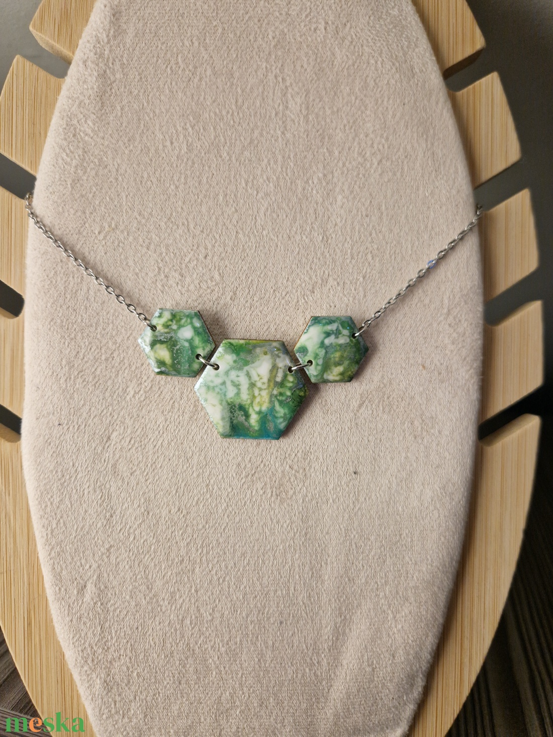 Pisztácia zöld ezüst hexa nyaklánc  - ékszer - nyaklánc - medál - Meska.hu