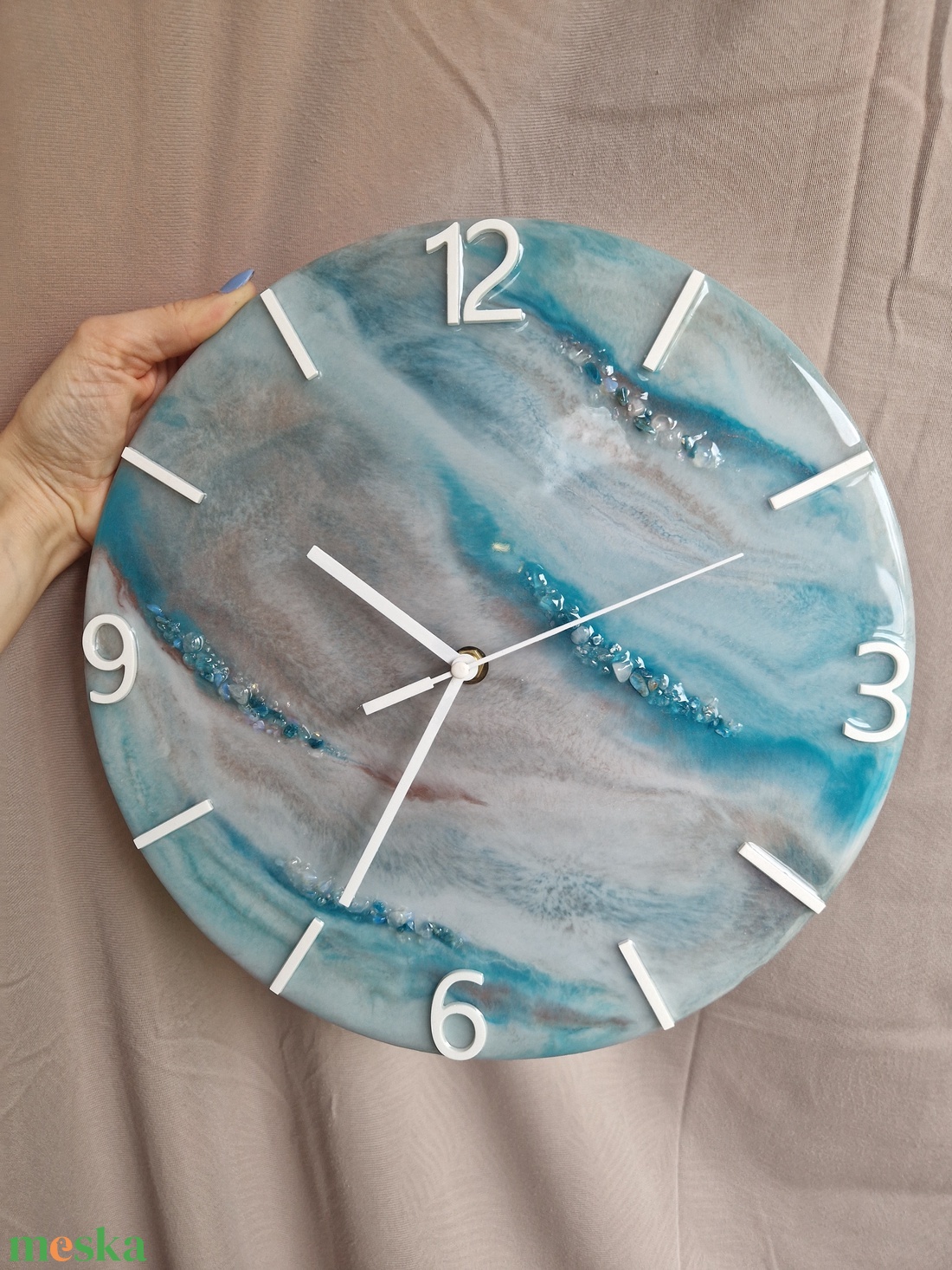 Türkiz epoxy óra ásványokkal - otthon & életmód - dekoráció - fali és függő dekoráció - falióra & óra - Meska.hu