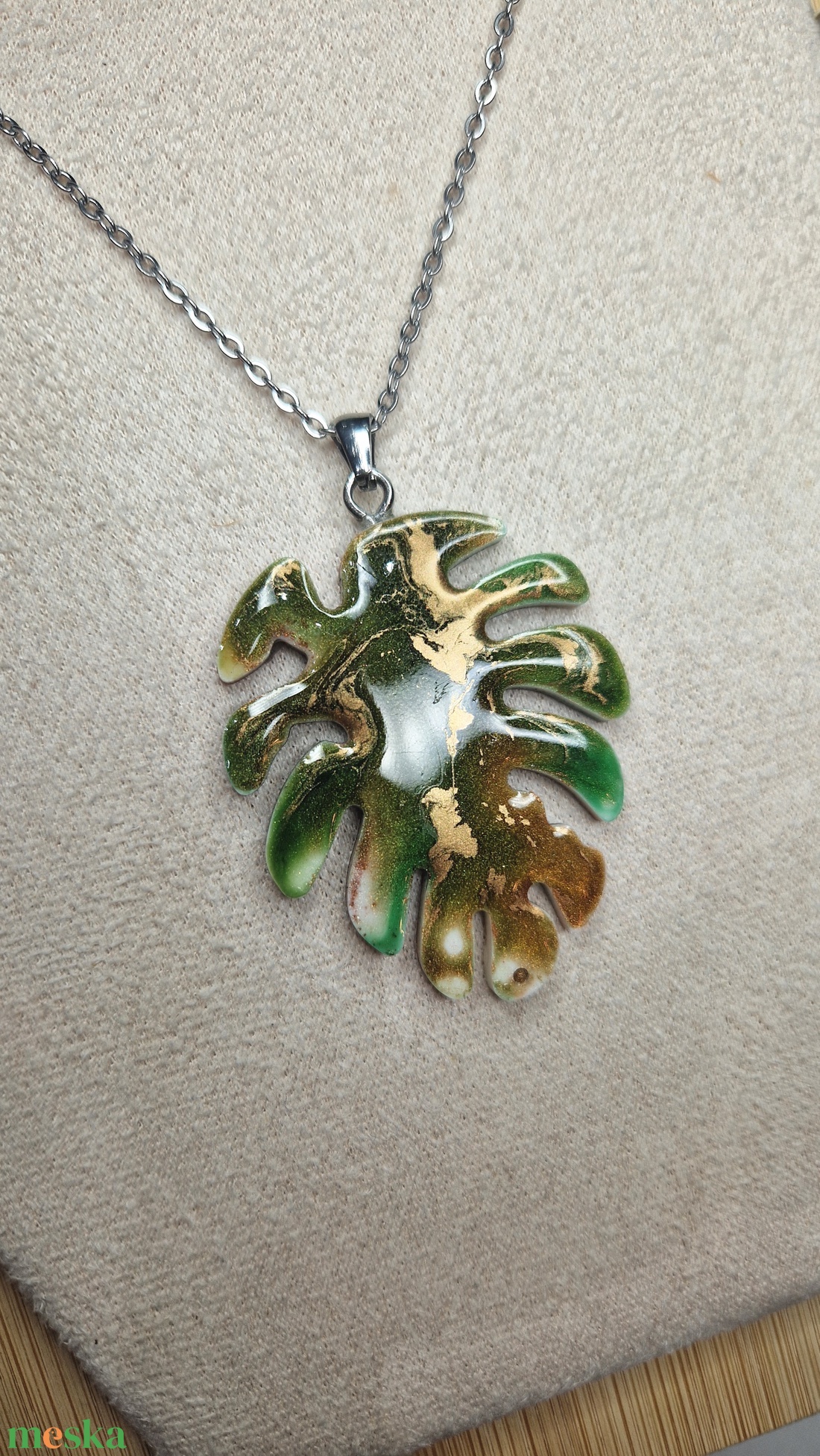 Monstera levél nyaklánc  - ékszer - nyaklánc - medálos nyaklánc - Meska.hu