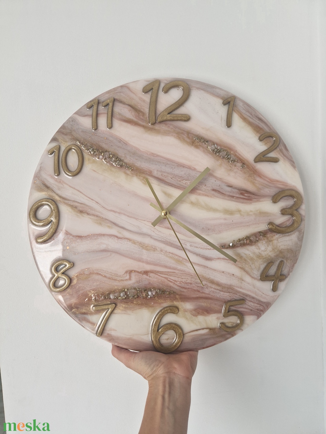 Nagy 40cm átmérőjű epoxy óra ásványokkal - otthon & életmód - dekoráció - fali és függő dekoráció - falióra & óra - Meska.hu
