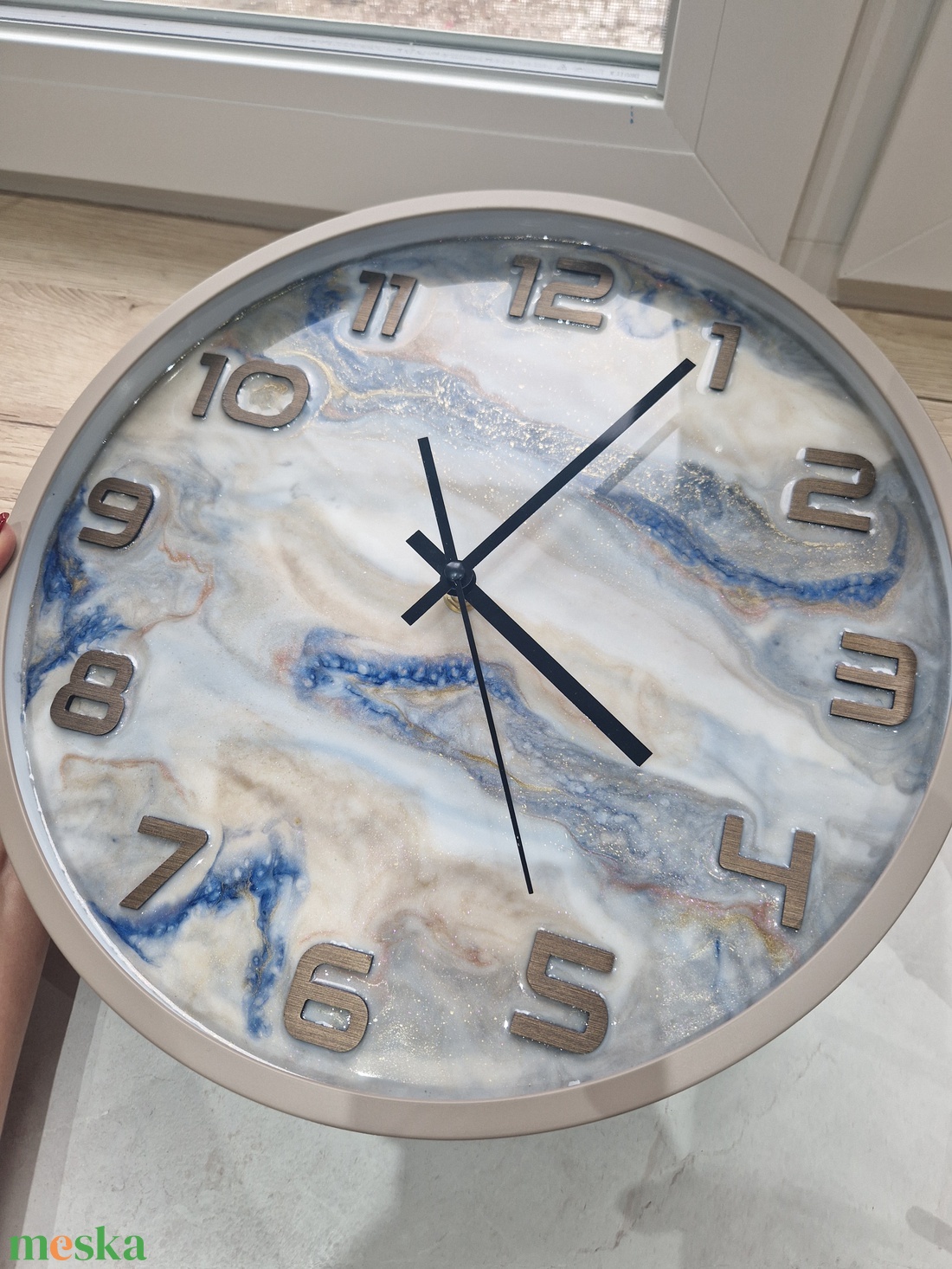 Nagy 35cm átmérőjű keretes epoxy óra - otthon & életmód - dekoráció - fali és függő dekoráció - falióra & óra - Meska.hu