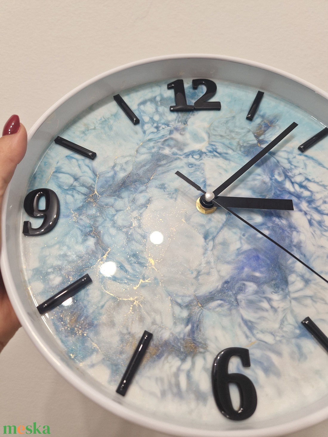 Jégtánc epoxy óra fehér kerettel 25cm átmérőjű  - otthon & életmód - dekoráció - fali és függő dekoráció - falióra & óra - Meska.hu