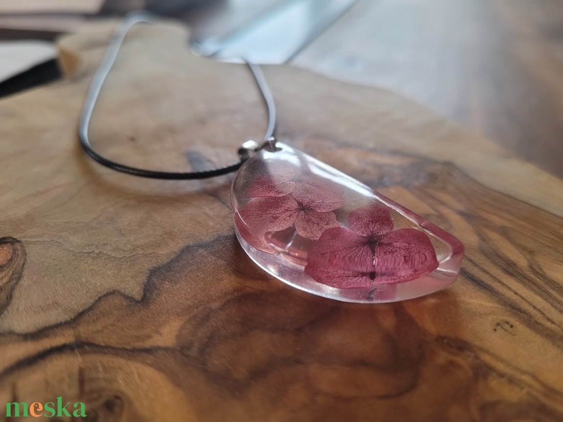 Epoxy medálos nyaklánc - ékszer - nyaklánc - medálos nyaklánc - Meska.hu Epoxy medálos nyaklánc - ékszer - nyaklánc - medálos nyaklánc - Meska.hu