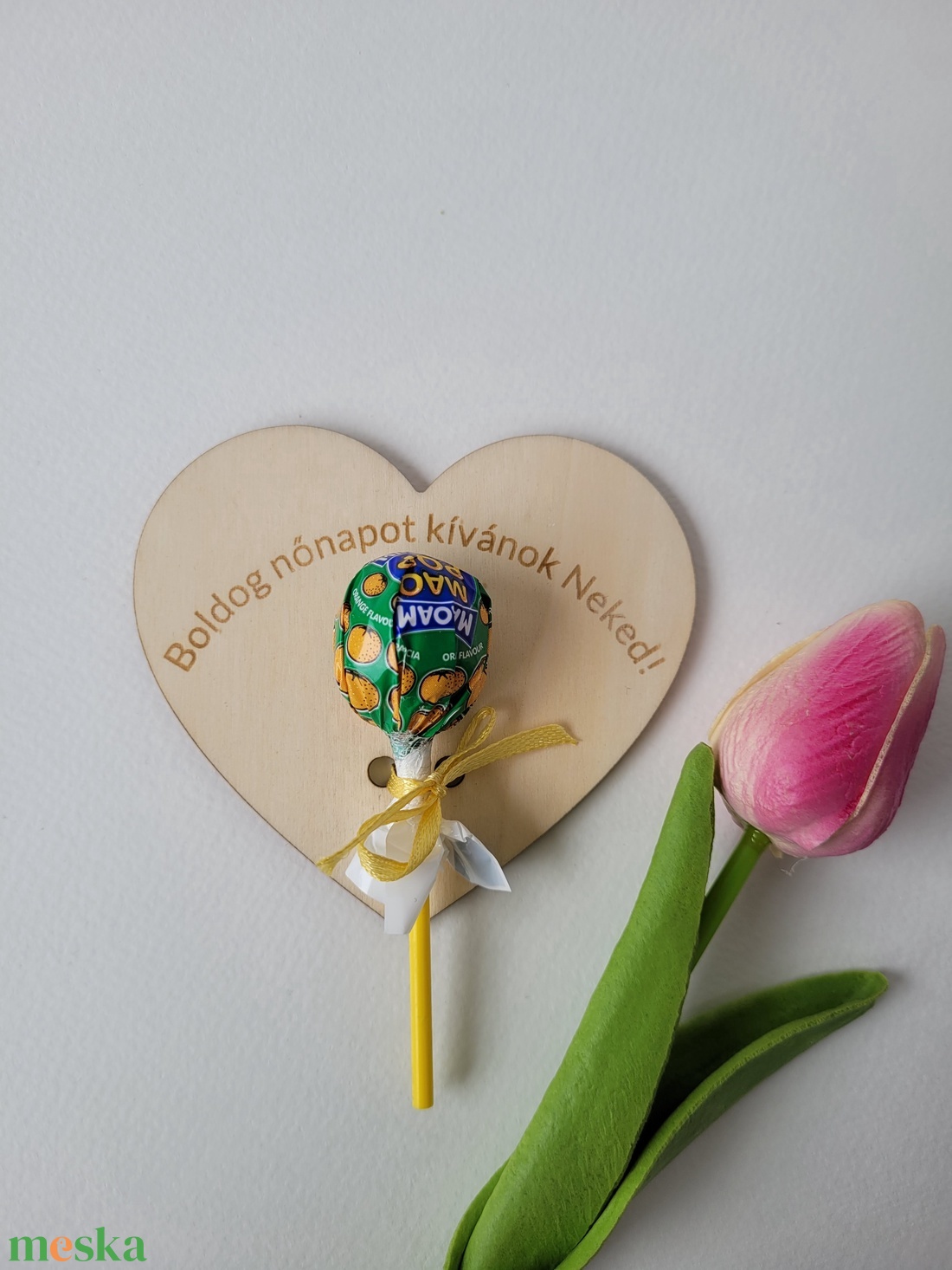 Nőnapi szívecske nyalókával - otthon & életmód - dekoráció - virágdísz és tartó - csokor & virágdísz - Meska.hu