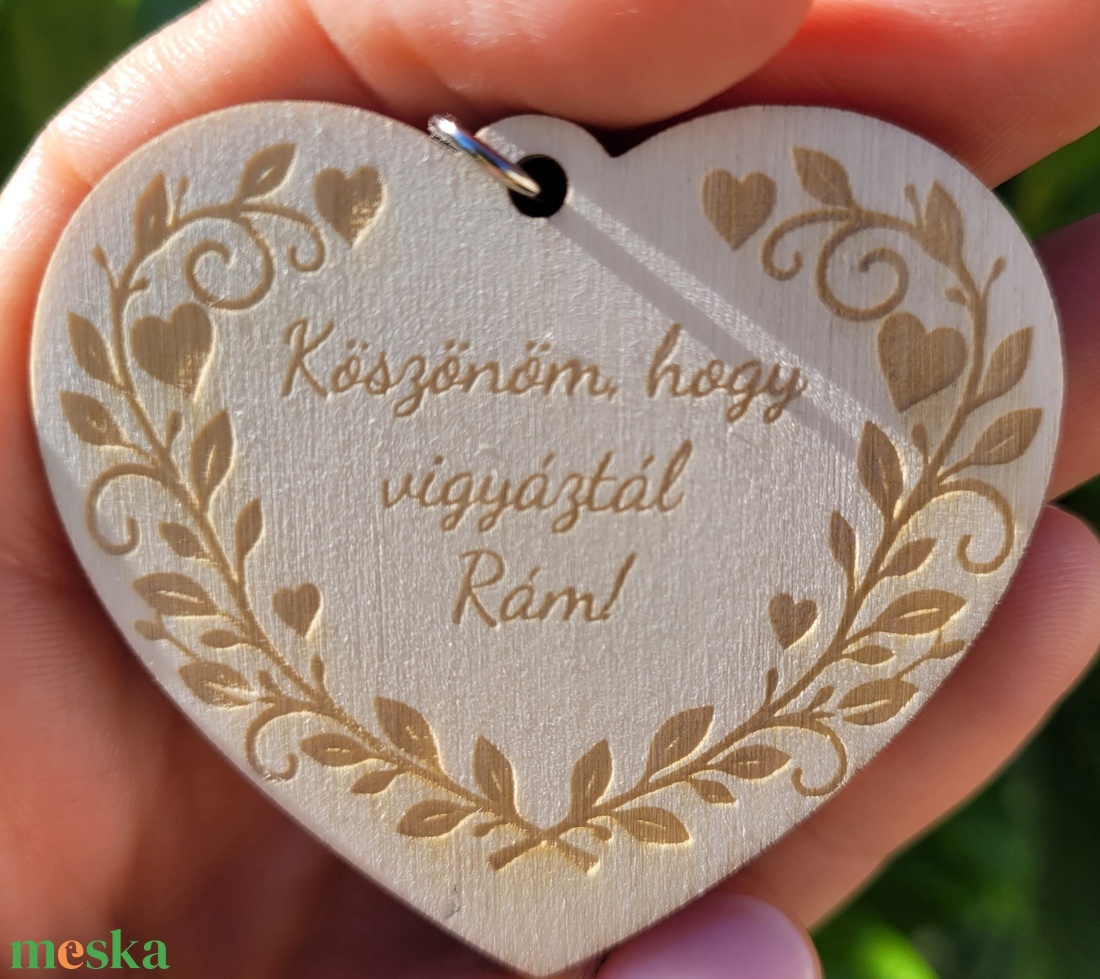 Egyedi lézergravírozott szív alakú fa kulcstartó � Ballagásra, köszönőajándéknak vagy bármilyen alkalomra - táska & tok - kulcstartó & táskadísz - kulcstartó - Meska.hu