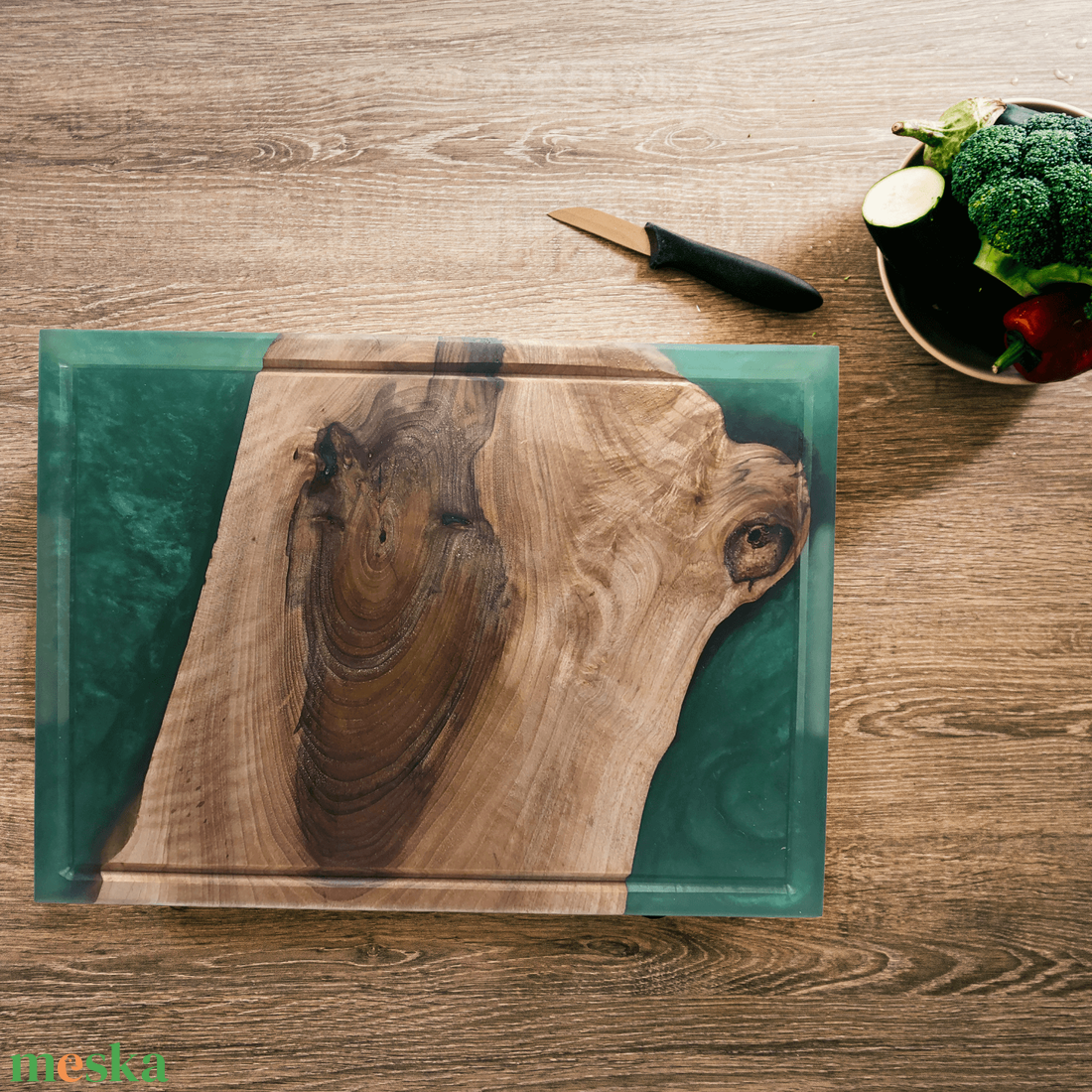 Prémium diófa Vágódeszka/kínáló tálca - zöld - otthon & életmód - konyhafelszerelés, tálalás - sütés, főzés - vágódeszka - Meska.hu Prémium diófa Vágódeszka/kínáló tálca - zöld - otthon & életmód - konyhafelszerelés, tálalás - sütés, főzés - vágódeszka - Meska.hu