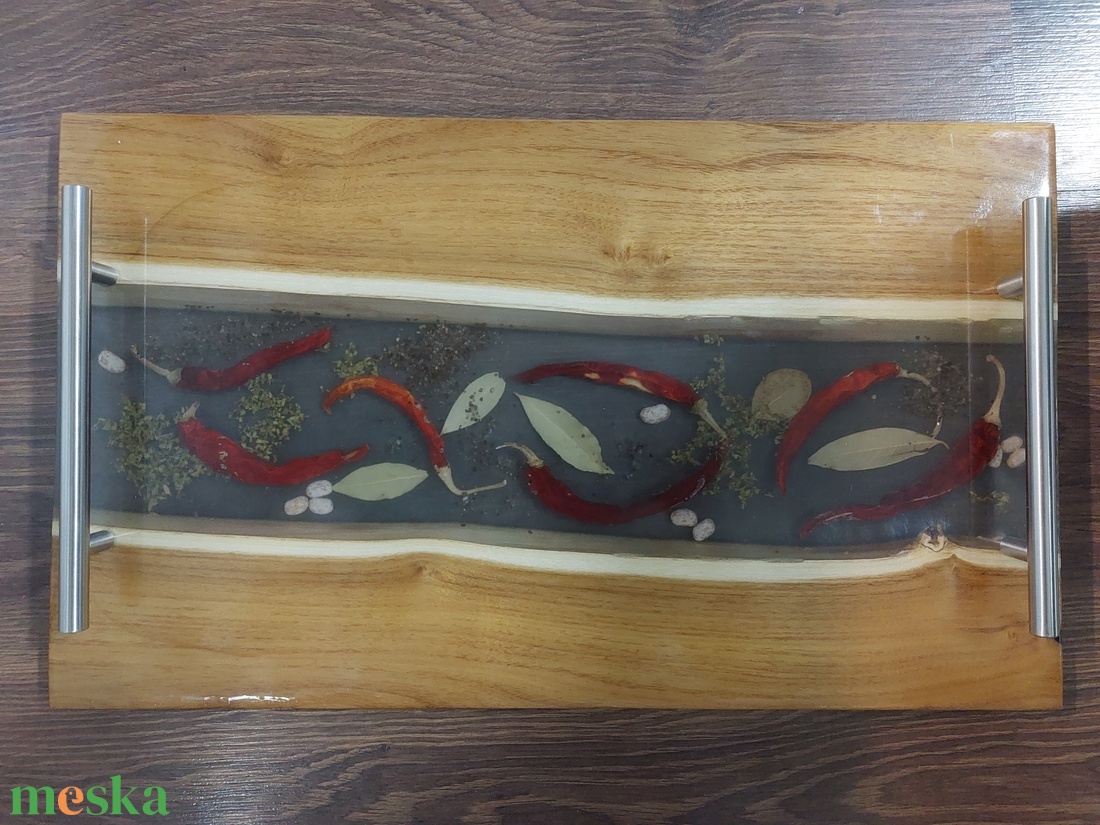 Akácfa tálaló - fűszerek betéttel átlátszó gyantában - otthon & életmód - konyhafelszerelés, tálalás - sütés, főzés - vágódeszka - Meska.hu