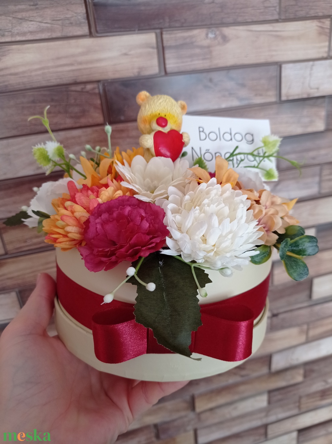 Vegyes selyemvirág doboz macival anyák napjára ballagásra virágbox dekoráció  - otthon & lakás - dekoráció - virágdísz és tartó - virágbox, virágdoboz - Meska.hu