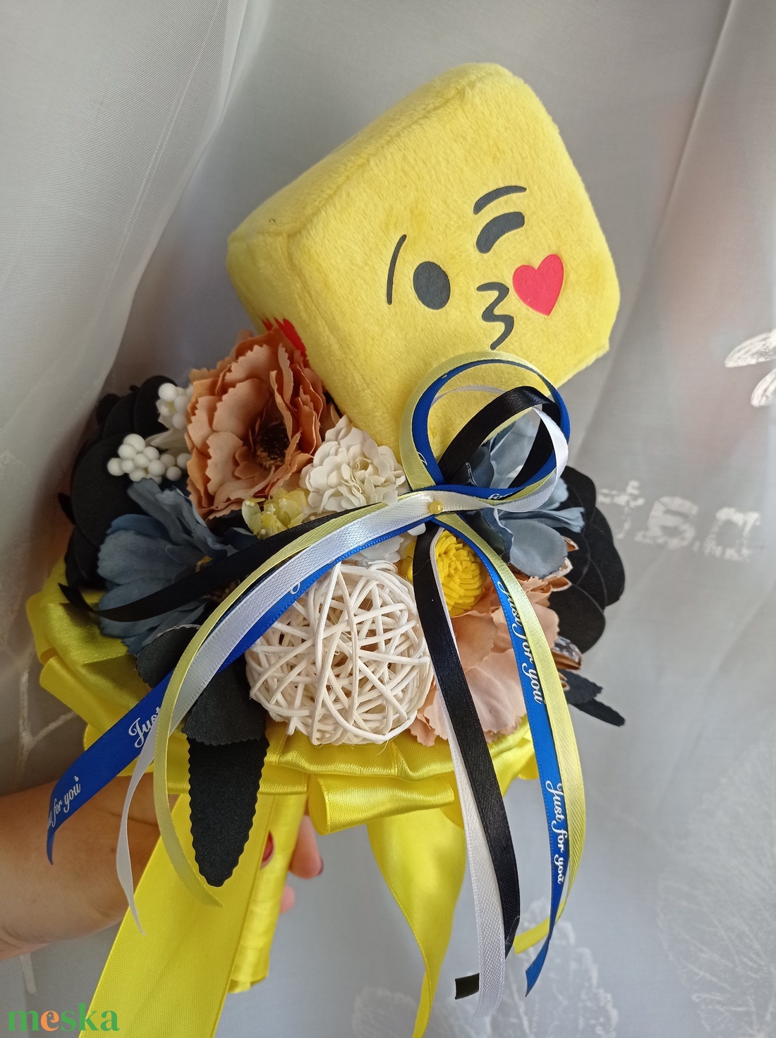 Ballagási csokor plüss Emoji figurával - otthon & életmód - dekoráció - virágdísz és tartó - csokor & virágdísz - Meska.hu Ballagási csokor plüss Emoji figurával - otthon & életmód - dekoráció - virágdísz és tartó - csokor & virágdísz - Meska.hu