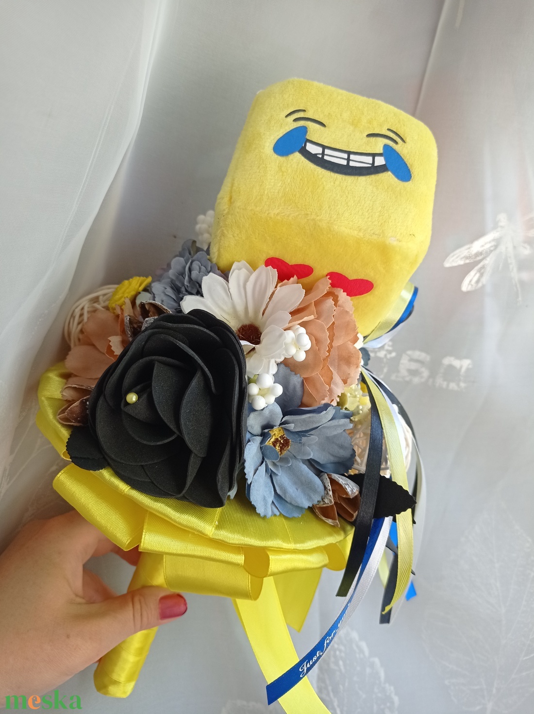 Ballagási csokor plüss Emoji figurával - otthon & életmód - dekoráció - virágdísz és tartó - csokor & virágdísz - Meska.hu Ballagási csokor plüss Emoji figurával - otthon & életmód - dekoráció - virágdísz és tartó - csokor & virágdísz - Meska.hu