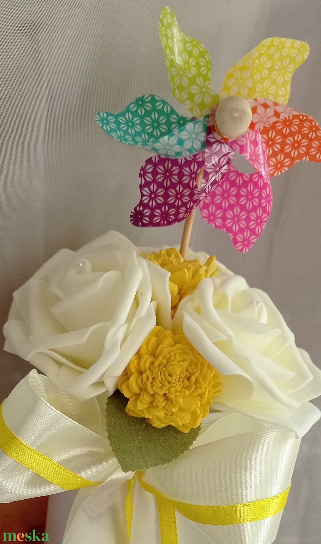 Ballagási tölcsér csokor színes szélforgóval - otthon & életmód - virágdekoráció - virágok - virágcsokor - Meska.hu