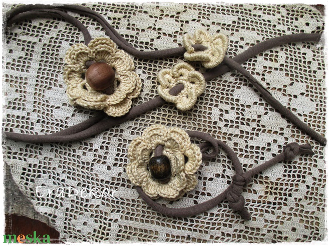 Horgolt romantika szett - ékszer - karkötő - karkötő medállal - Meska.hu