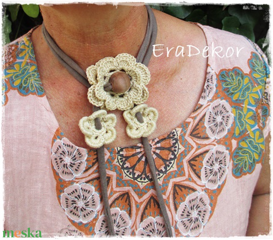 Horgolt romantika szett - ékszer - karkötő - karkötő medállal - Meska.hu