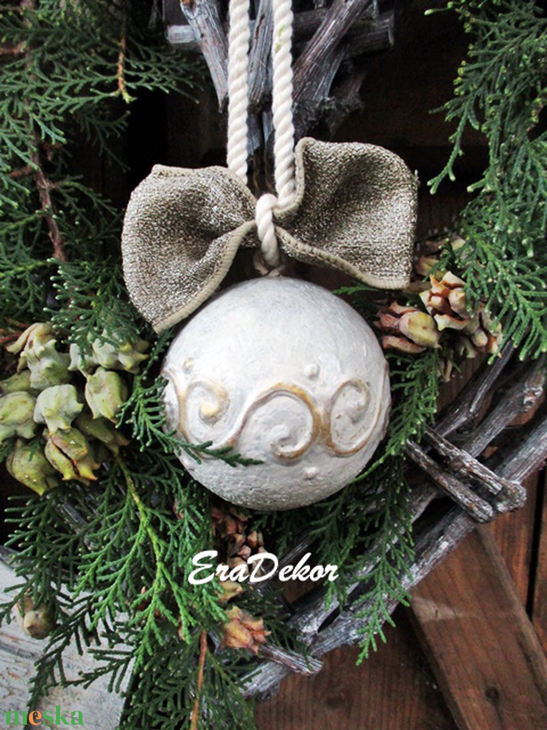 Kreatív gömb  karácsonyfadísz 1db - karácsony - karácsonyi lakásdekoráció - karácsonyfadíszek - Meska.hu