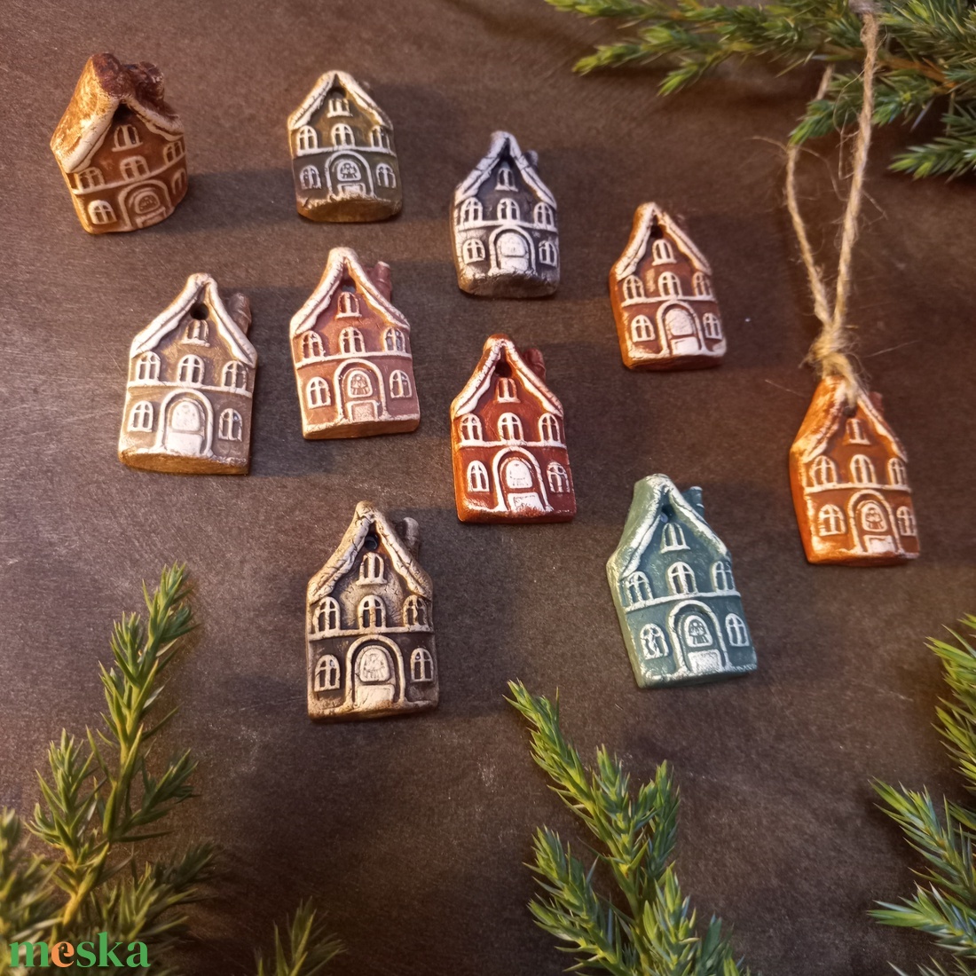 Rusztikus festett házikók karácsonyfadíszek 10 db/szett - karácsony - karácsonyi lakásdekoráció - karácsonyfadíszek - Meska.hu