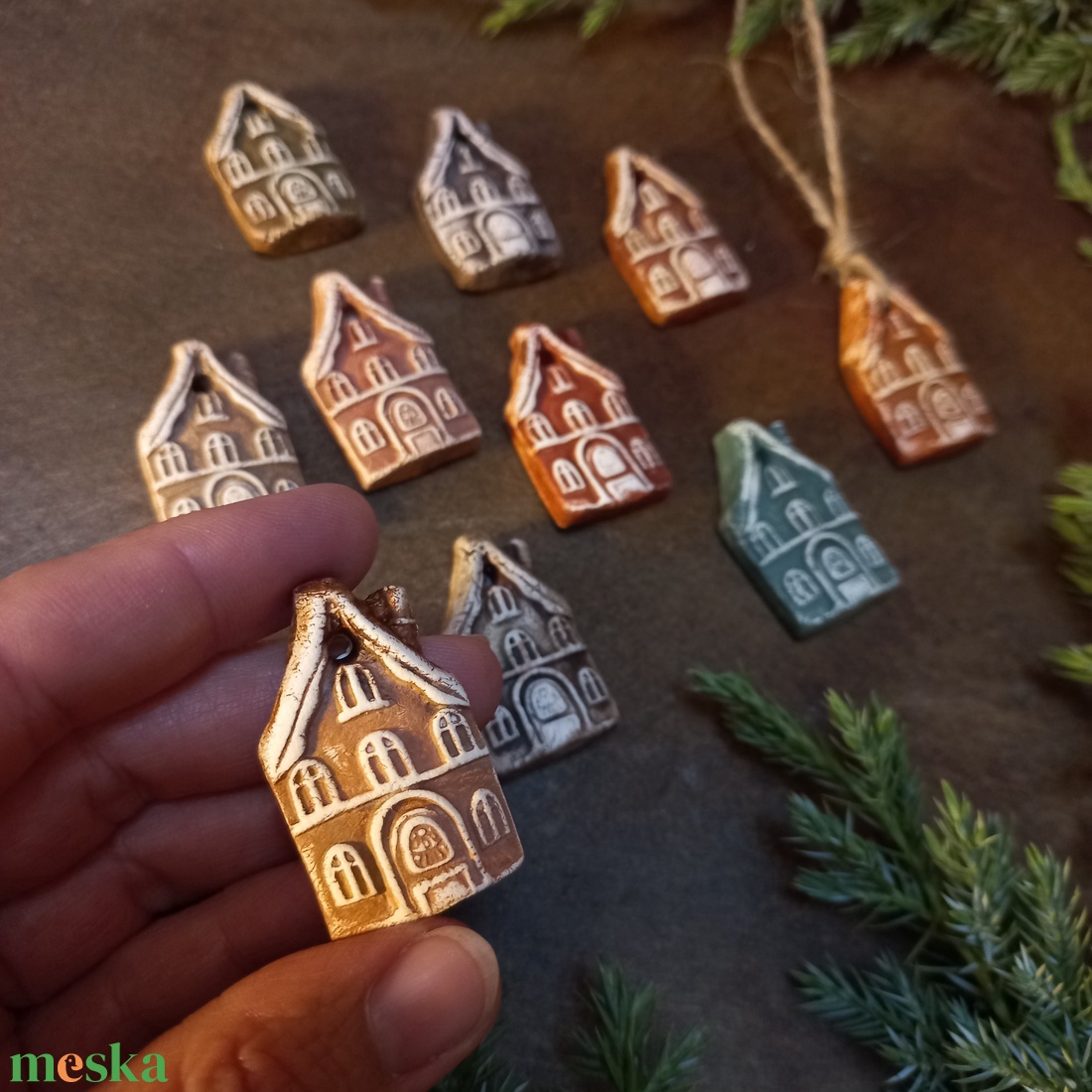 Rusztikus festett házikók karácsonyfadíszek 10 db/szett - karácsony - karácsonyi lakásdekoráció - karácsonyfadíszek - Meska.hu
