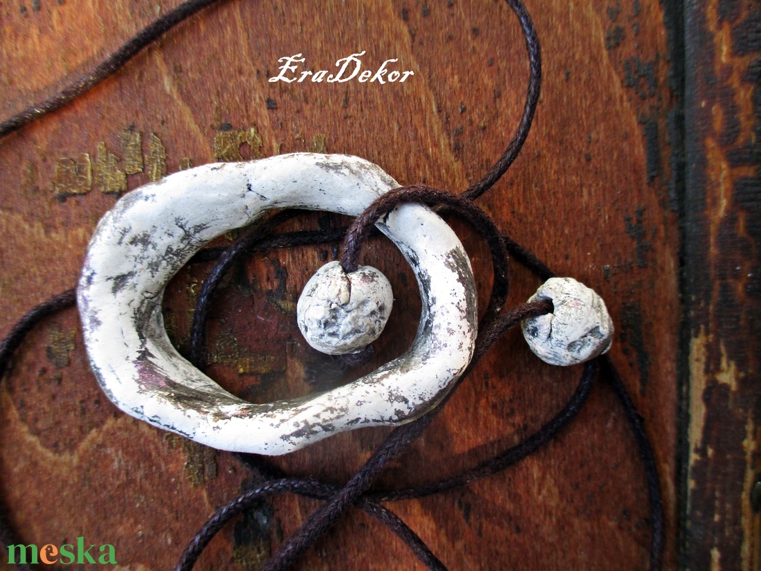 Ezüstös  bronzos árnyalat  - ékszer - nyaklánc - medálos nyaklánc - Meska.hu