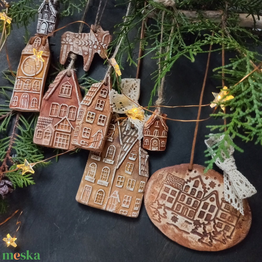 Rusztikus festett házikók karácsonyfadíszek 10 db/szett - karácsony - karácsonyi lakásdekoráció - karácsonyfadíszek - Meska.hu