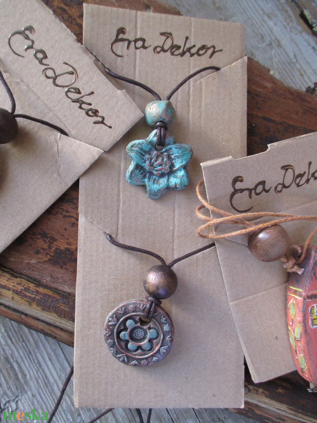 Türkiz virág nyaklánc - ékszer - nyaklánc - medálos nyaklánc - Meska.hu