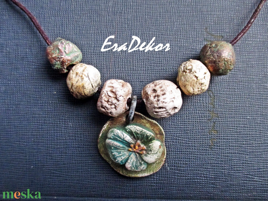 Virágom nyaklánc és lepke - ékszer - nyaklánc - medálos nyaklánc - Meska.hu