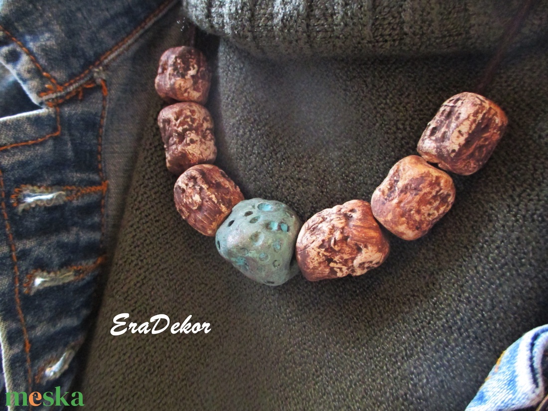 Türkíz és natúr  árnyalatú nyakláncok - ékszer - nyaklánc - medálos nyaklánc - Meska.hu