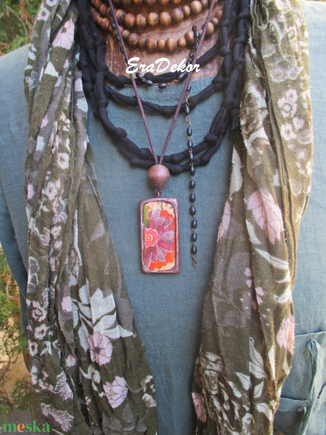 Virágnyaklánc fából - ékszer - nyaklánc - medálos nyaklánc - Meska.hu